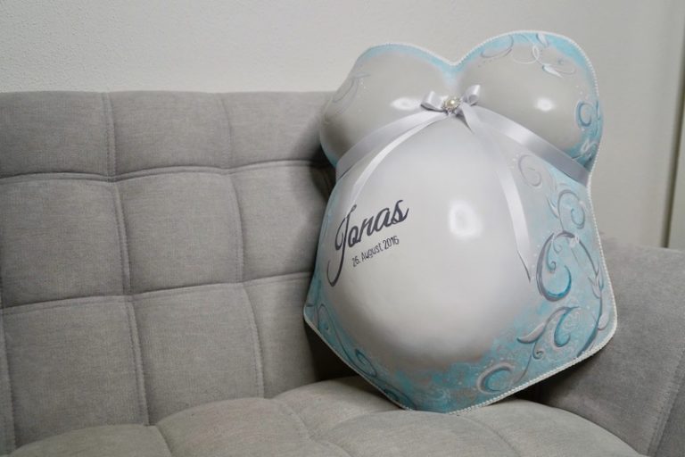 Gipsabdruck Jonas in grau und türkis - Gipsabdruck