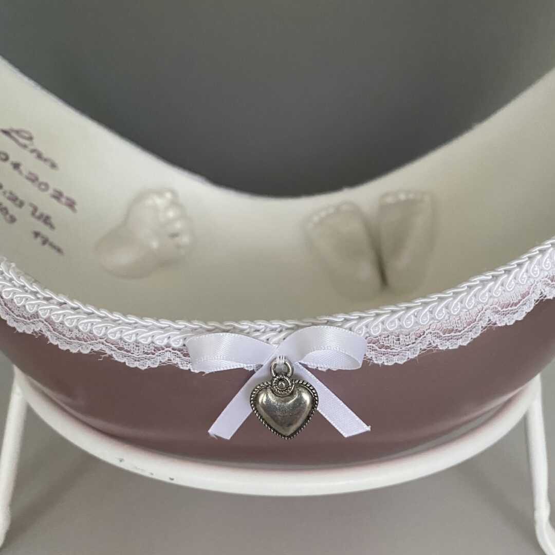 Babybauchschale als Belly Bowl mit detailgetreuer Babyhand und Babyfuß