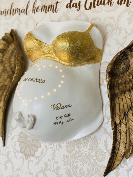 Premium Babybauch-Gipsabdruck mit BH-Abformung und integrierten Babyfüßchen